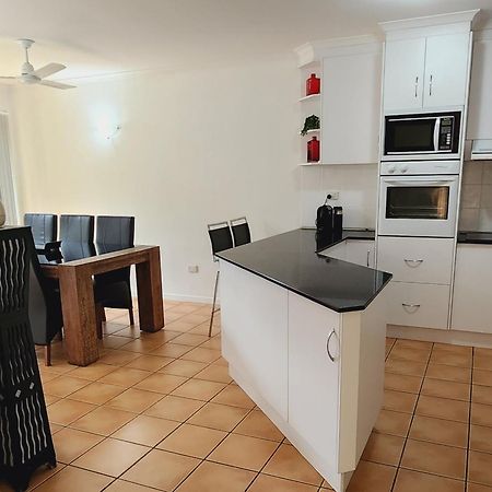 La Villa At Beach Court Airlie Beach Bagian luar foto