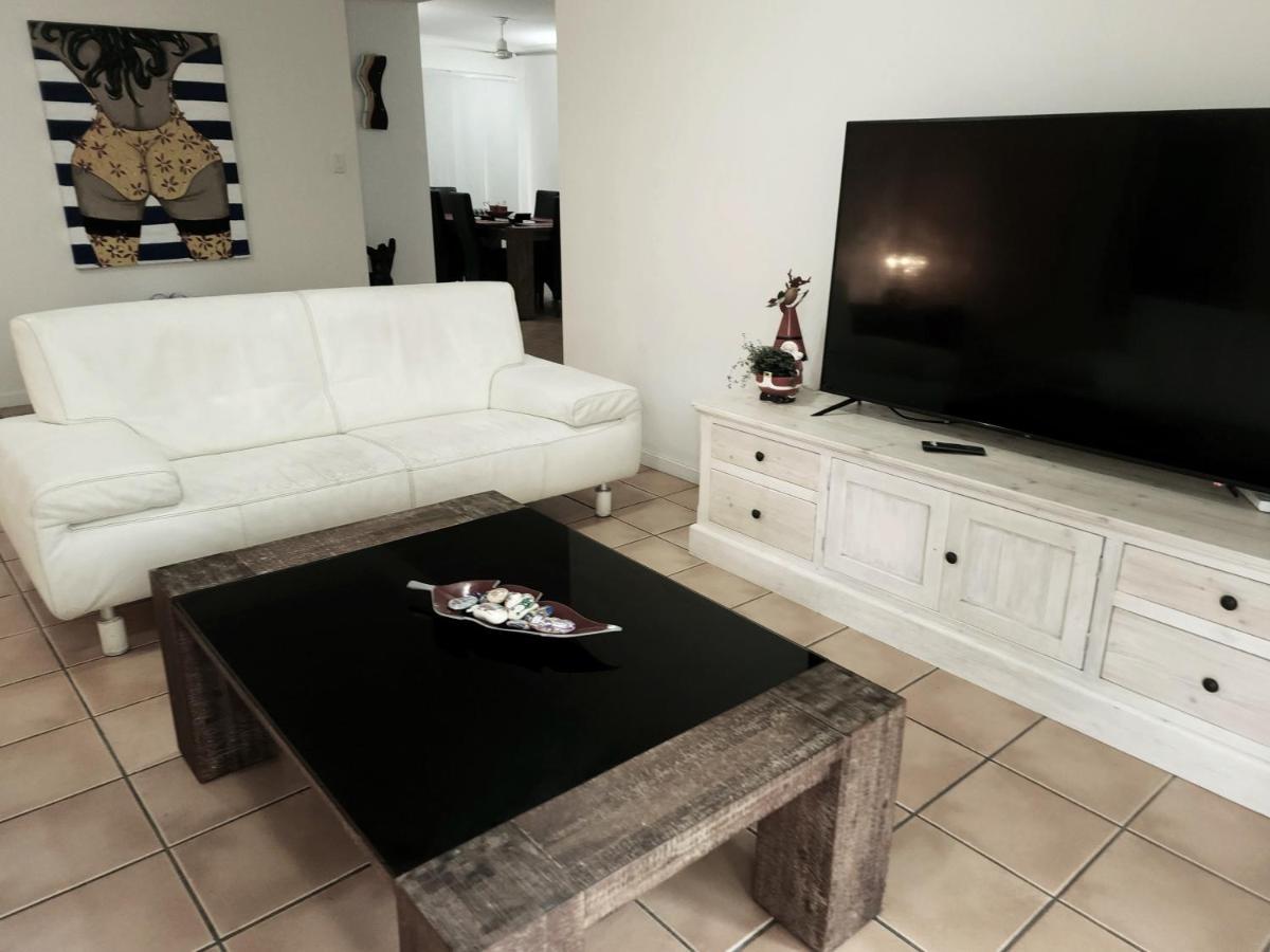 La Villa At Beach Court Airlie Beach Bagian luar foto