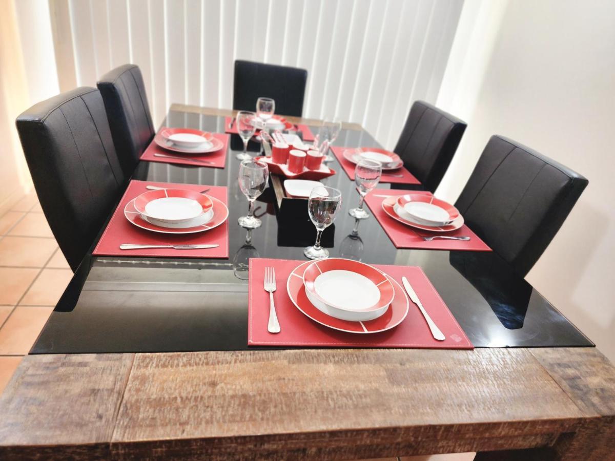 La Villa At Beach Court Airlie Beach Bagian luar foto