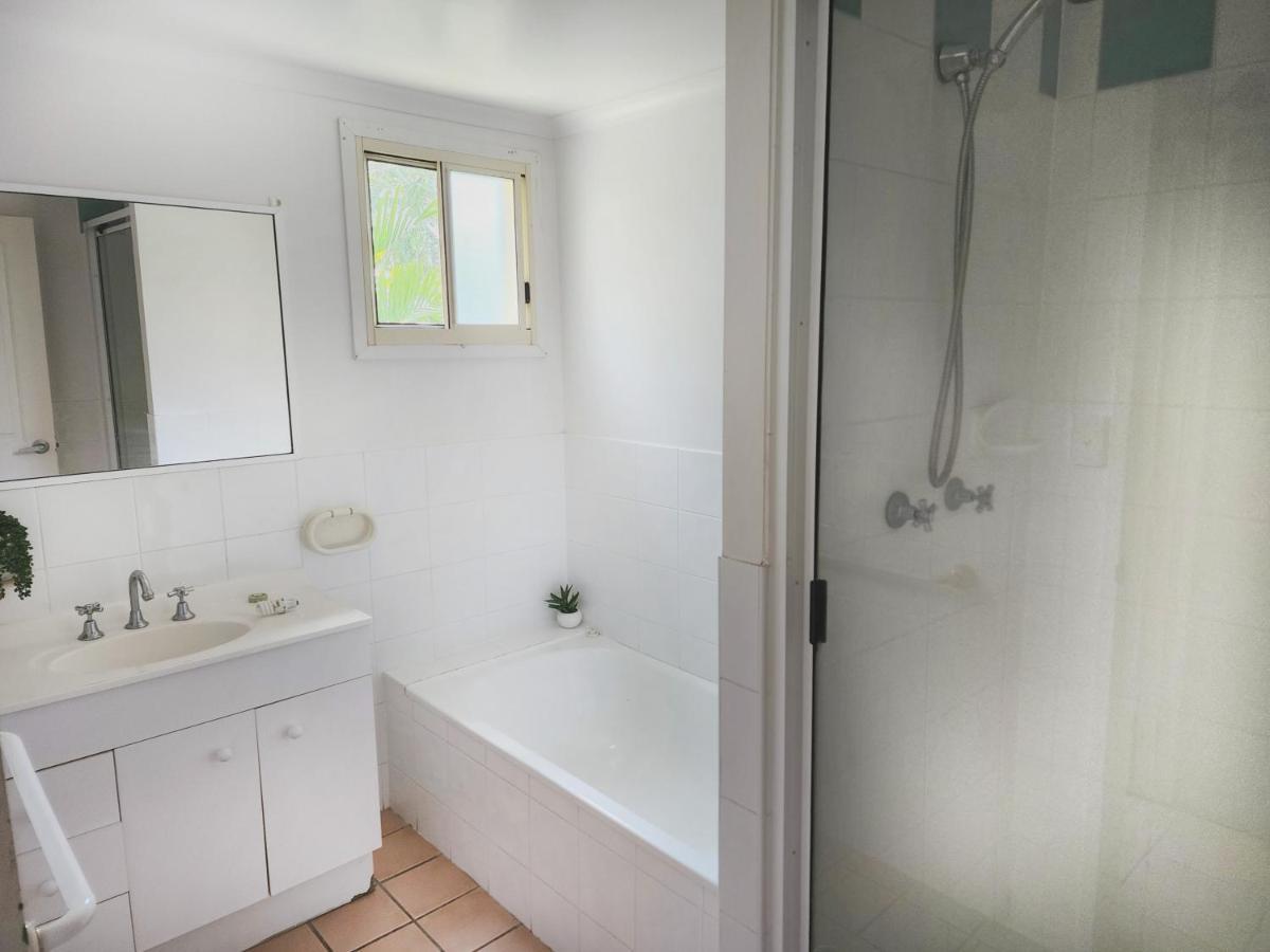 La Villa At Beach Court Airlie Beach Bagian luar foto