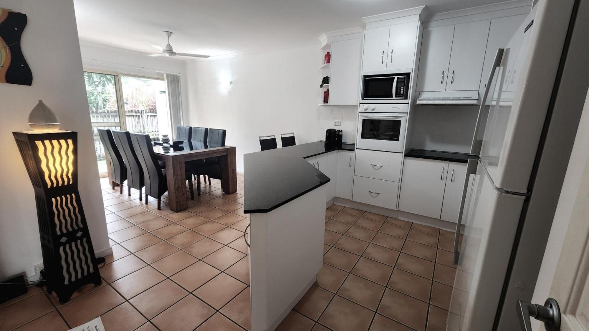 La Villa At Beach Court Airlie Beach Bagian luar foto